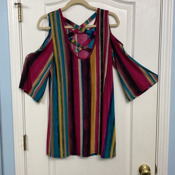 Women’s Top - Picture 2 of 5